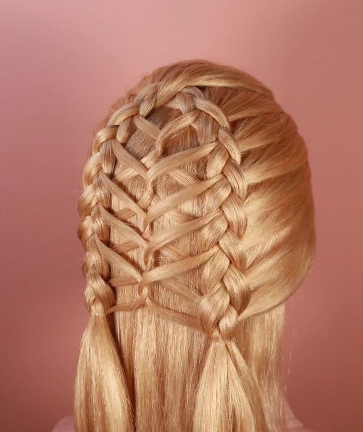 Image of Connected Loop Braid in the style of loop braids